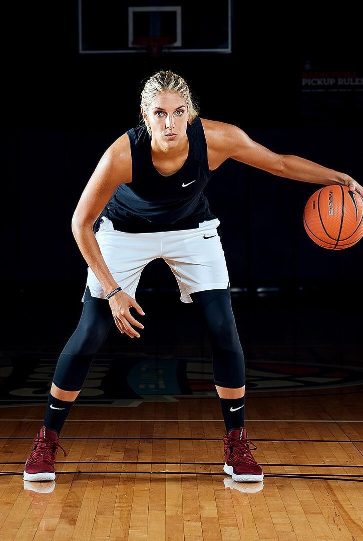 Elena Delle Donne dribbling